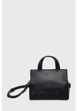 Calvin Klein Чанта в черно - Pepit.bg