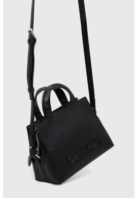 Calvin Klein Чанта в черно - Pepit.bg