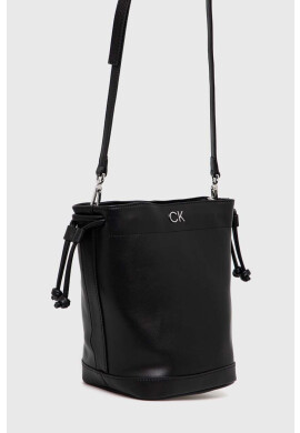Calvin Klein Чанта в черно - Pepit.bg