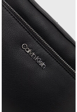 Calvin Klein Чанта в черно - Pepit.bg