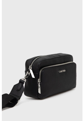 Calvin Klein Чанта в черно - Pepit.bg
