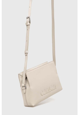 Calvin Klein Чанта в бежово - Pepit.bg
