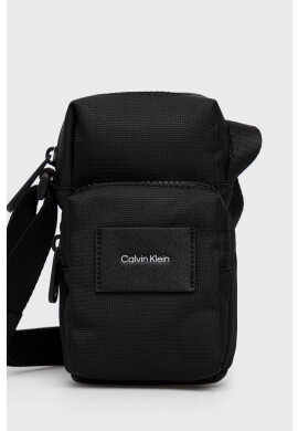 Calvin Klein Чанта през рамо в черно - Pepit.bg
