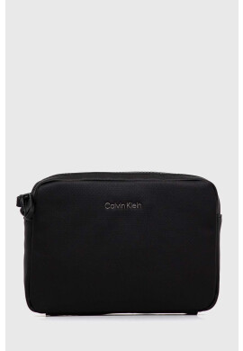 Calvin Klein Чанта през рамо в черно - Pepit.bg