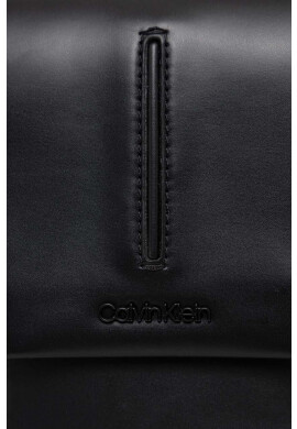 Calvin Klein Чанта през рамо в черно - Pepit.bg