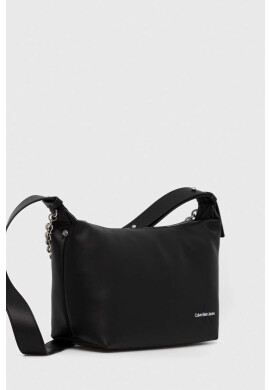 Calvin Klein Jeans Чанта в черно - Pepit.bg