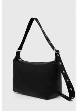 Calvin Klein Jeans Чанта в черно - Pepit.bg