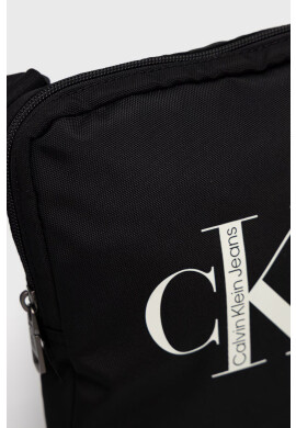 Calvin Klein Jeans Чанта през рамо в черно - Pepit.bg