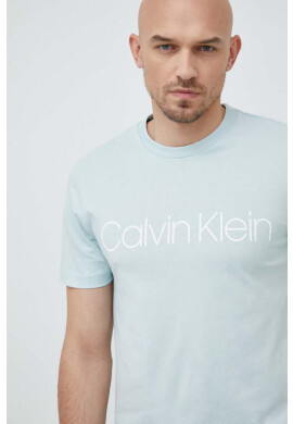 Calvin Klein Памучна тениска в синьо с принт - Pepit.bg
