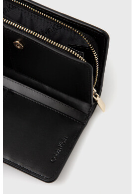 Calvin Klein Портфейл дамски в черно - Pepit.bg