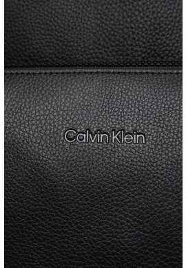 Calvin Klein Раница мъжки в черно голям размер с изчистен дизайн - Pepit.bg