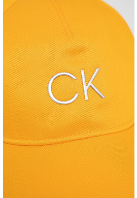 Calvin Klein Шапка в жълто с апликация - Pepit.bg