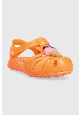 Crocs Детски сандали ISABELLA CHARM SANDAL в оранжево - Pepit.bg
