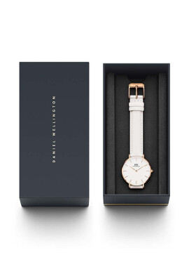 Daniel Wellington Часовник Petite 32 Bondi дамски в розово - Pepit.bg