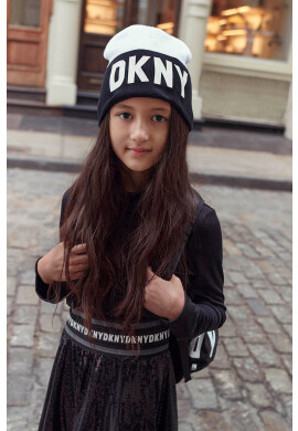 DKNY Детска шапка в сребристо с принт - Pepit.bg