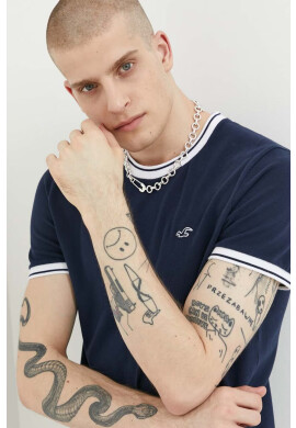 Hollister Co. Тениска в тъмносиньо с изчистен дизайн - Pepit.bg