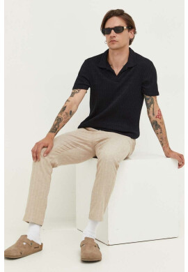 Hollister Co. Тениска с яка в черно с изчистен дизайн - Pepit.bg
