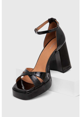 Jonak Сандали BERANGERE CUIR VERNIS в черно 3400115 - Pepit.bg