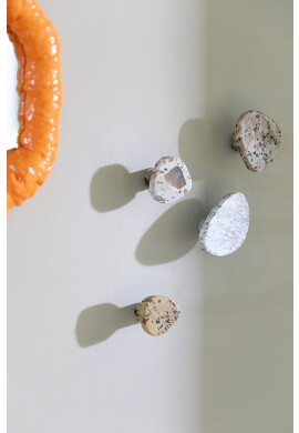 &k amsterdam Закачалка Terrazzo Yellow - Pepit.bg