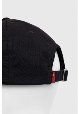 Levi's Памучна шапка с козирка в черно с апликация - Pepit.bg