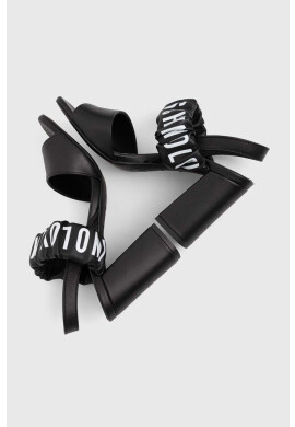 Love Moschino Кожени сандали в черно JA16358G0GIE0000 - Pepit.bg