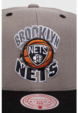 Mitchell&Ness Шапка с козирка Brooklyn Nets в сиво с апликация - Pepit.bg