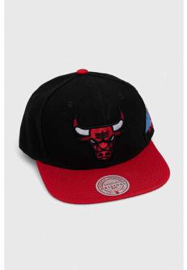 Mitchell&Ness Шапка с козирка Chicago Bulls в черно с апликация - Pepit.bg