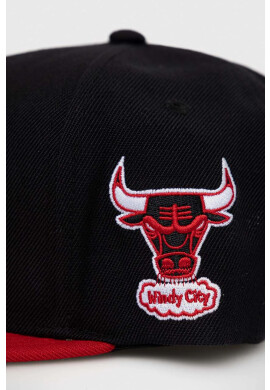 Mitchell&Ness Шапка с козирка Chicago Bulls в черно с апликация - Pepit.bg