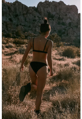 Muuv. Долнище на бански MUUV Hotpants Tanga в черно - Pepit.bg