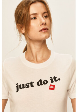 Nike Sportswear Тениска - Pepit.bg