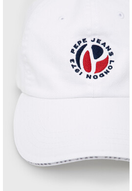 Pepe Jeans Памучна шапка Clara Cap в бяло с изчистен дизайн - Pepit.bg
