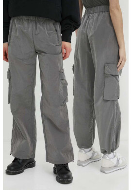 Rains Панталон 18980 Cargo Pants Wide в сребристо със стандартна кройка със стандартна талия - Pepit.bg