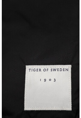 Tiger of Sweden Шал мъжки в черно с изчистен дизайн - Pepit.bg