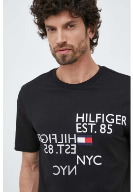 Tommy Hilfiger Памучна тениска в черно с апликация - Pepit.bg