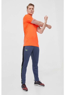 Under Armour Тениска за трениране в черно с изчистен дизайн - Pepit.bg