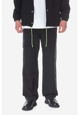 Wood Wood Панталон Halsey Crispy Tech Trousers 12245009-1283 BLACK в черно със стандартна кройка - Pepit.bg