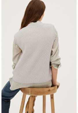 Marks & Spencer Плетен елек с шпиц - Pepit.bg