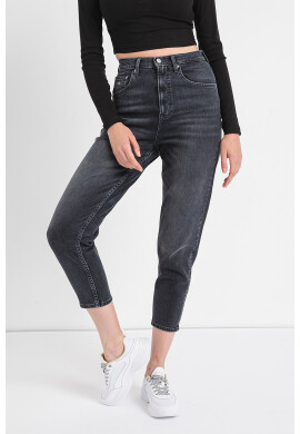 Tommy Jeans Скъсени дънки Mom - Pepit.bg