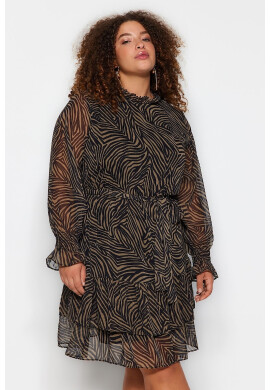 Trendyol Къса рокля Plus Size - Pepit.bg