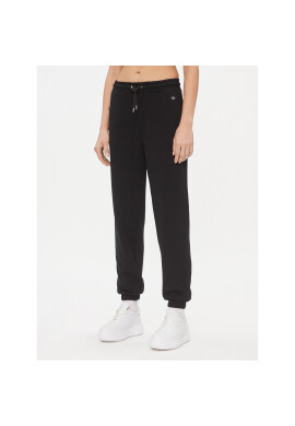Gant Долнище анцуг Rel Shield 4204921 Черен Relaxed Fit - Pepit.bg