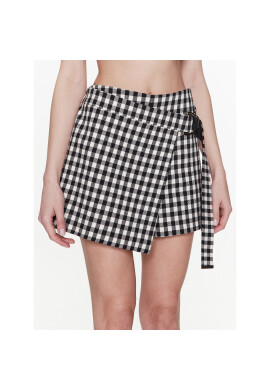 Pinko Шорти от плат 100587 A0N0 Черен Regular Fit - Pepit.bg