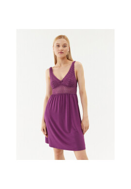 Triumph Нощница Aura Spotlight 10216543 Виолетов Regular Fit - Pepit.bg