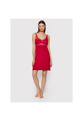 Triumph Нощница Darling Spotlight 10209589 Червен Slim Fit - Pepit.bg
