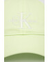 Calvin Klein Jeans Памучна шапка в зелено с апликация - Pepit.bg