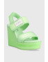 Calvin Klein Jeans Сандали WEDGE SANDAL BADGE в зелено със скосена платформа YW0YW01028 - Pepit.bg