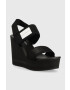 Calvin Klein Jeans Сандали WEDGE SANDAL BADGE в черно със скосена платформа YW0YW01028 - Pepit.bg