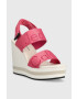 Calvin Klein Jeans Сандали WEDGE SANDAL WEBBING в розово със скосена платформа YW0YW00959 - Pepit.bg