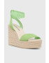 Calvin Klein Jeans Велурени сандали WEDGE SANDAL SU CON в зелено с платформа YW0YW01026 - Pepit.bg