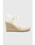 Calvin Klein Сандали WEDGE 70HH - HE в бяло със скосена платформа HW0HW01499 - Pepit.bg