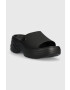 Crocs Чехли Skyline Slide в черно с платформа 208182 - Pepit.bg